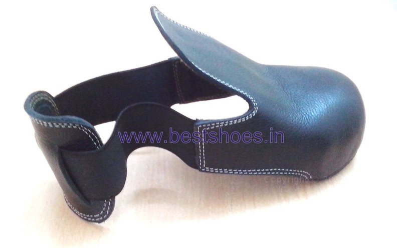 Safety shoe cover with steel toe shoe 